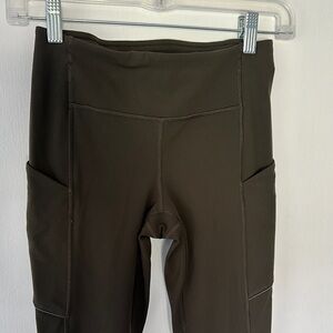 Lululemon Women’s high waisted Leggings with pockets size 4